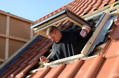 Pose de fenêtres de toit Velux au Ménil-Broût
